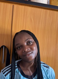 Shady - puta in Tunis Photo 2 of 2