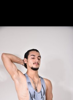 Shaheen - Acompañantes masculino in Dubai Photo 3 of 5
