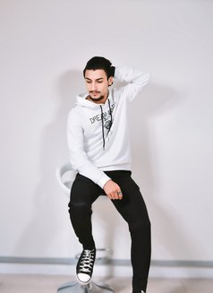 Shaheen - Acompañantes masculino in Dubai Photo 9 of 9