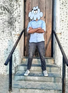 Shahid - Male escort in Mumbai Photo 1 of 4