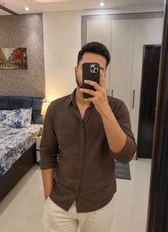 Shahrukh Real Meet Mumbai - Male escort in Navi Mumbai Photo 1 of 4