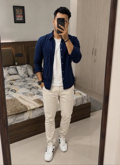 Shahrukh - Male escort in Navi Mumbai Photo 1 of 3