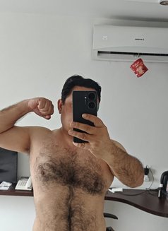 Shahrukh Khan - Acompañantes masculino in Jakarta Photo 2 of 4