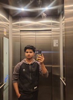 SHAIN - Male escort in Al Manama Photo 7 of 8