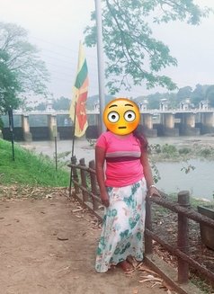 Shashi - Agencia de putas in Kandy Photo 6 of 10