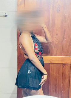 Shaini Yashara - escort in Colombo Photo 8 of 14