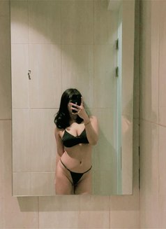 Shakila - puta in Jakarta Photo 6 of 7