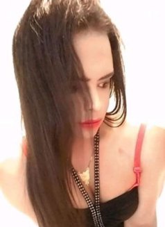 Shakira Bong - Transsexual escort in Mumbai Photo 4 of 8