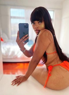 Shakira - escort in Chandigarh Photo 2 of 5