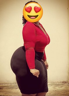 Shakira - escort in Al Manama Photo 2 of 2