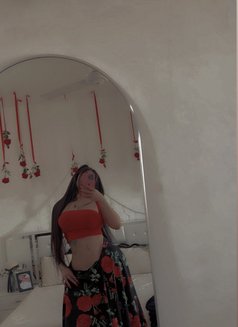 Shakira - escort in Muscat Photo 5 of 13