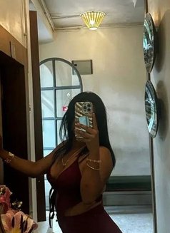 Hand cash service available - escort in Kathmandu Photo 1 of 2