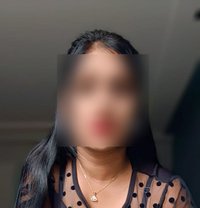 Ishwarya GFE independent Tamil Girl Dxb - puta in Dubai Photo 2 of 7