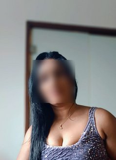 Ishwarya GFE independent Tamil Girl Dxb - puta in Dubai Photo 4 of 7