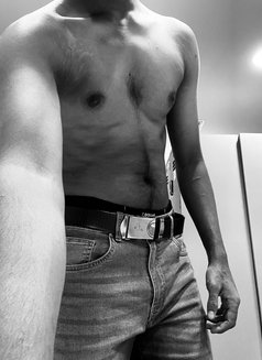 Bobby loyal - Male escort in Singapore Photo 2 of 3