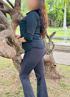 Shalani - escort in Colombo Photo 5 of 8