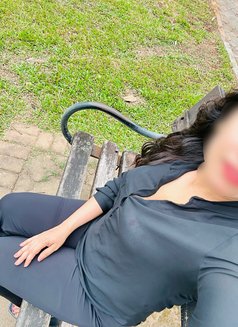 Shalani - escort in Colombo Photo 6 of 8