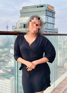 Shalani - escort in Colombo Photo 3 of 11