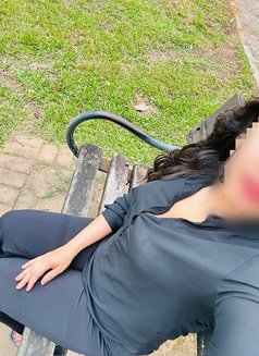 Shalani - escort in Colombo Photo 4 of 11