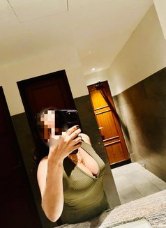 Shalani - escort in Colombo Photo 6 of 11