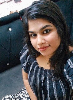 Shalini - puta in Dubai Photo 4 of 4