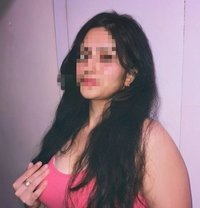 Shalini - puta in Hyderabad