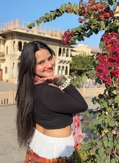 Shalini Rajput - puta in Rajkot Photo 2 of 3
