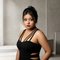 Shalini Sharma - puta in Candolim, Goa