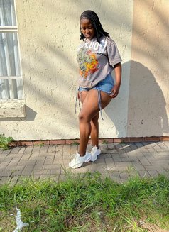 Shallot - escort in Guangzhou Photo 2 of 6