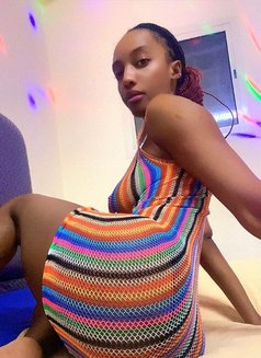 Shalom - escort in Riyadh Photo 2 of 5