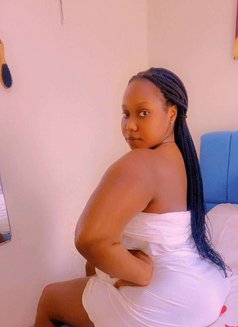 Shalom - escort in Riyadh Photo 5 of 5