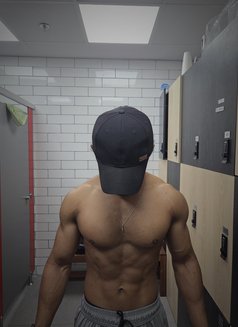 Sham - Acompañantes masculino in Dubai Photo 5 of 9