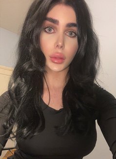 Shames - Transsexual escort in Beirut Photo 17 of 18