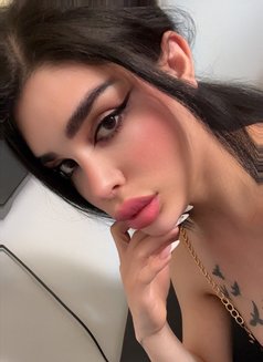 Shames - Transsexual escort in Beirut Photo 20 of 21