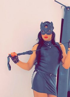 Shams - Transsexual dominatrix in Muscat Photo 6 of 7