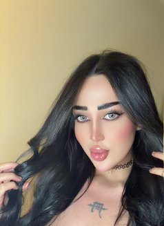 Shams - Transsexual escort in Riyadh Photo 2 of 6