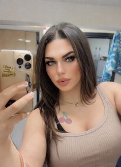 Shams - Transsexual escort in Cairo Photo 4 of 12