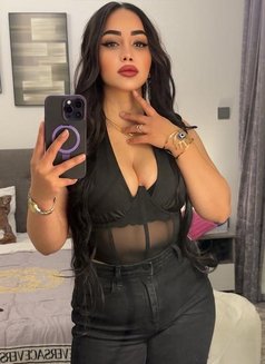 Shams - escort in Dubai Photo 3 of 5