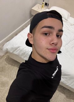 Shams Vi̇p - Male escort in Dubai Photo 1 of 2