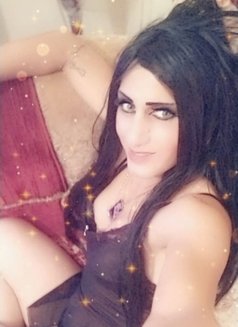 Shamsa - Transsexual escort in Abu Dhabi Photo 5 of 7