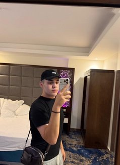 Shamsi - Male escort in Jeddah Photo 1 of 6