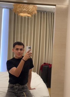 Shamsi - Male escort in Jeddah Photo 2 of 6