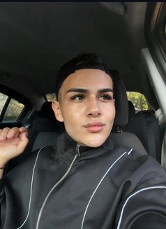 Shamsi - Male escort in Jeddah Photo 4 of 6