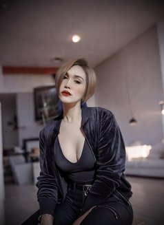 Shan شون - masseuse in Al Sohar Photo 1 of 16