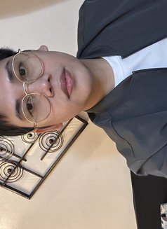 Shan - Male escort in Kuwait Photo 4 of 6