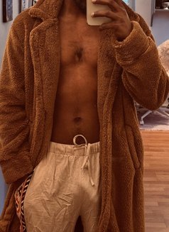 Shan - Male escort in Colombo Photo 1 of 3