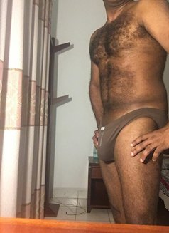 Shan - Male escort in Colombo Photo 14 of 15