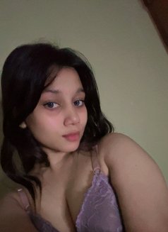 Shanaya - puta in Muscat Photo 4 of 8