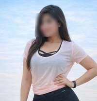 Shanaya - puta in Noida