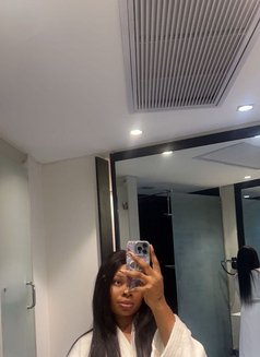 Shandy - puta in Lagos, Nigeria Photo 2 of 5